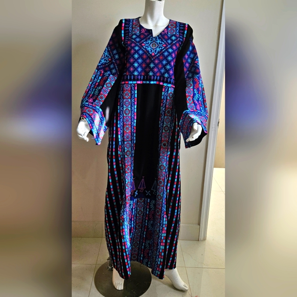 Traditional Palestinian thoub